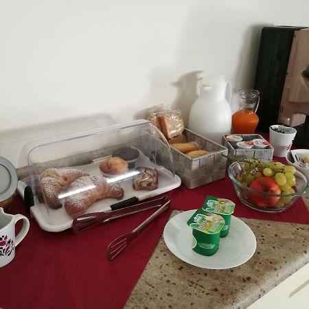 לינה וארוחת בוקר מרקטו סן סברינו Casa Kati מראה חיצוני תמונה