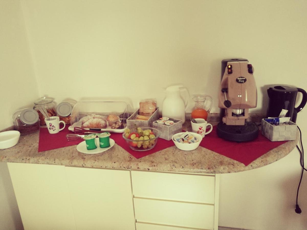 לינה וארוחת בוקר מרקטו סן סברינו Casa Kati מראה חיצוני תמונה