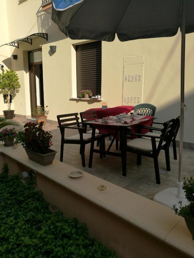 לינה וארוחת בוקר מרקטו סן סברינו Casa Kati מראה חיצוני תמונה