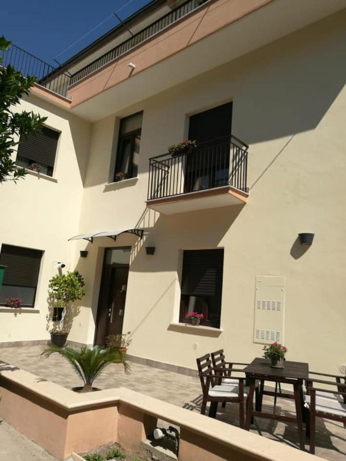 לינה וארוחת בוקר מרקטו סן סברינו Casa Kati מראה חיצוני תמונה