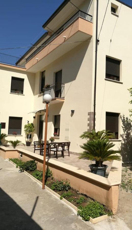 לינה וארוחת בוקר מרקטו סן סברינו Casa Kati מראה חיצוני תמונה