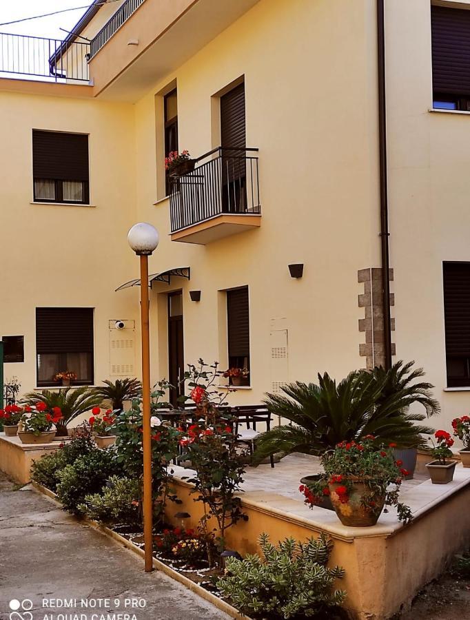 לינה וארוחת בוקר מרקטו סן סברינו Casa Kati מראה חיצוני תמונה